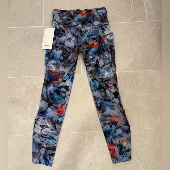 Lululemon Fast and Free High-Rise Tight 25" in Luminescent Floral Multi Size 6 - Picture 7 of 10